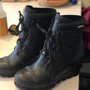 Sorel winter/rain boot.